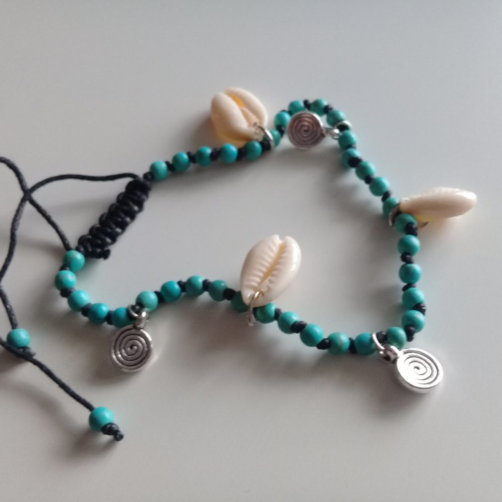 Beaded and braid with sea shells ankle bracelet